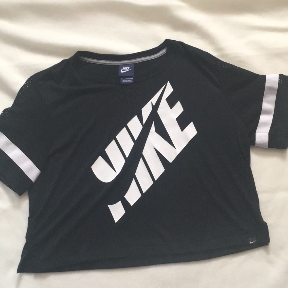 Woman’s Nike crop top